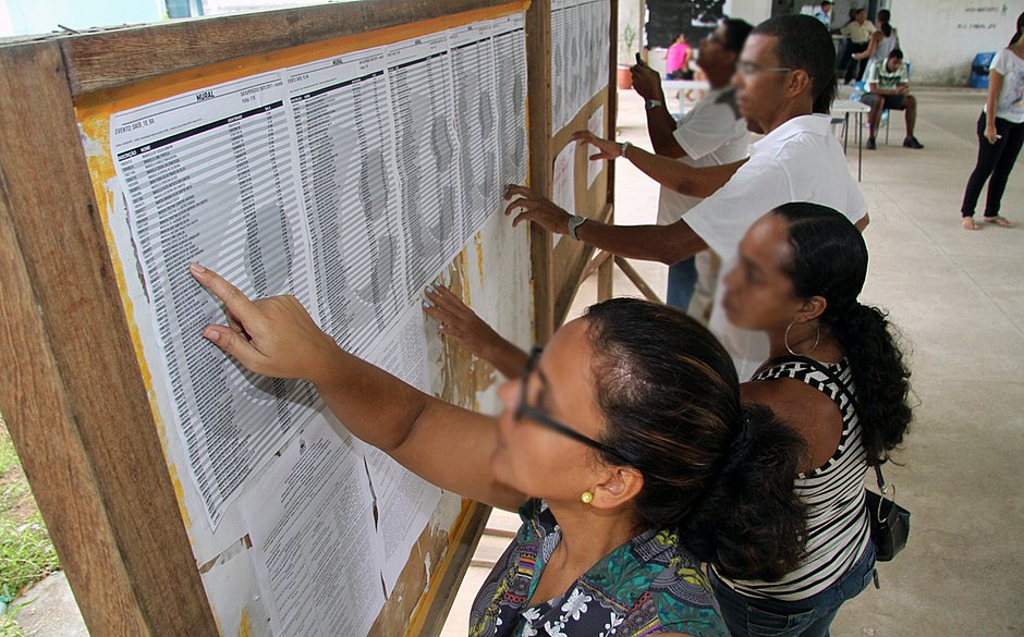 Atualmente, os órgãos públicos podem nomear os candidatos previstos no edital e, se o Ministério da Economia autorizar, 50% além do ofertado no edital. As novas regras preveem que esse percentual será diminuído para 25% além do ofertado no edital.